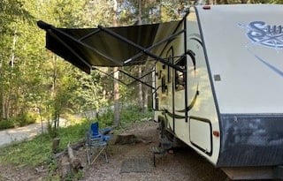 Stationary Cute Camper & FHU Space near Glacier NP