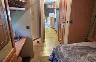 2008 Winnebago Adventurer 33C