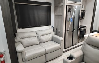 2024 Fuzion 430 Toy Hauler with Gooseneck Hitch