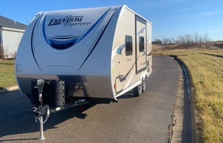 GREAT FAMILY RV 1/2 TON OR SUV TOWABLE 19FT