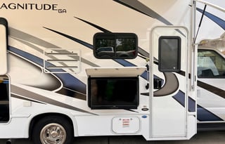 2022 Thor Motor Coach Magnitude GA22