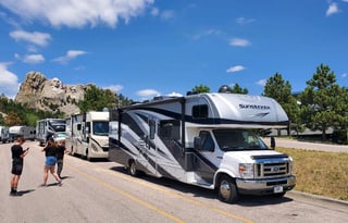 Spacious and Comfortable Class C Motorhome!