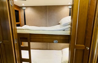 Ultimate Luxury 2018 Entegra Aspire 44R with bunks