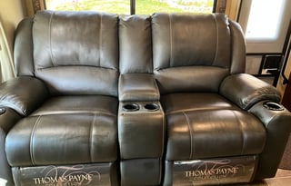 2015 Thor Freedom Elite 28’ Motorhome, Low Mileage