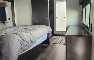 2020 Forest River 5th wheel with washer and dryer