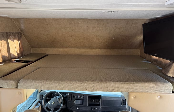 Top bunker converts to queen size bed