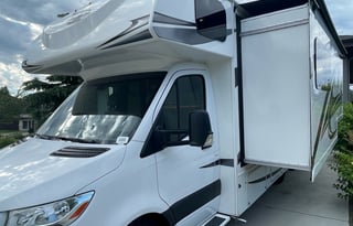 Roam & Roll: 2022 Jayco Melbourne 24L 25Ft RV
