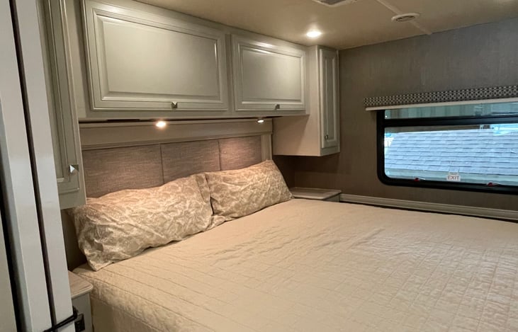 Wonderful Queen bed with soft and bedding. Lights over head, end tables on both sides and plenty of storage.