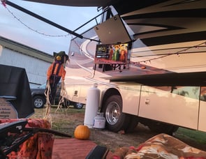 Winnebago Adventurer 38Q