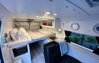 2023 Vast Overland **OFF GRID** SEATS/SLEEPS 4