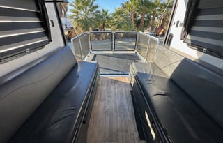 Turn Key 29' two queen bed, fenced patio