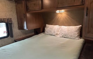 Book Now for Spring/Summer Camping / Sleeps 9