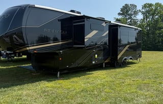 Pet Friendly 2026 Jayco Pinnacle *Delivery Only*