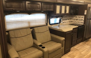 2018 Thor Hurricane 34R