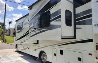 Feona comfort & classy home on the road