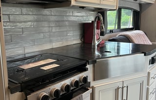 Relaxing Luxury RV Rental w/bunkhouse