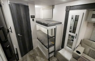 R-POD 193 w/King Size Bed **Delivery Offered**