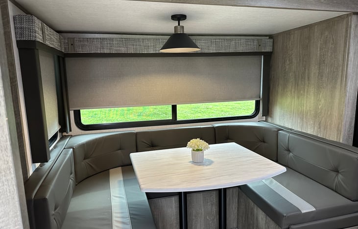 TABLE TRANSFORMS TO A BED IF NEEDED