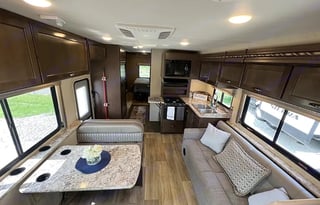 2017 Thor Motor Coach Freedom Elite