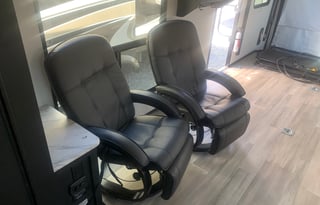 16 FT GARAGE TOY HAULER/CAMPER- pickup in WI or IL