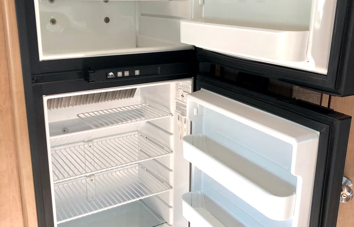 RV - fridge (propane or electric)