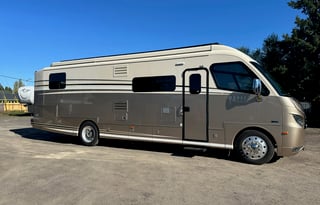 Meet  "BETTY" CUSTOM 2012 Monaco Vesta 32 (DIESEL)