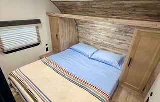 2025 Gulf Stream Enlighten “Sutton” Sleep 8