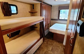 *FREEDOM FINDER* 2015 Winnebago Minnie Winnie