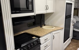 Fully Stocked Thor Ace 28 Ft Class A RV Sleeps 5