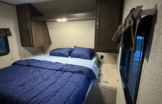 Cozy, lightweight 9 person travel trailer