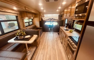 2020 Entegra Odyssey 32' Near Ohio Parks