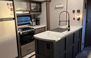 2021 Dutchmen RV Kodiak Ultimate 3321BHSL