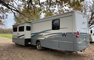 2004 Winnebago Adventurer 38N