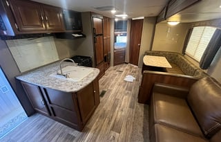 Comfort Camp Getaway - Spacious Bunkhouse