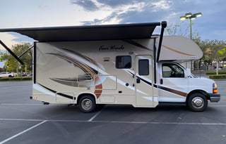 Very Clean! 2017 THOR Four Winds 24 ft. Good Size.