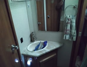 Coachmen RV Leprechaun 210RS Ford 450