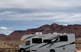 2025 Thor Chateau 30ft. RV -free private shuttle