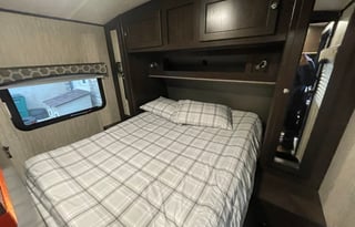 Spacious Clean 27.7' Travel Trailer w/ slide-out