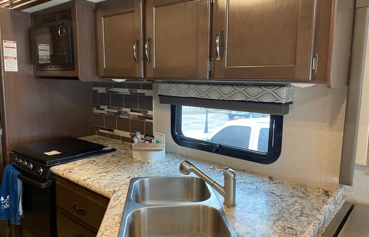 Dual sink, gas stove and oven