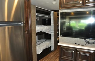 2017 Thor Motor Coach Miramar 37.1 Bunk