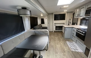 Come Vibe in the Vibe!