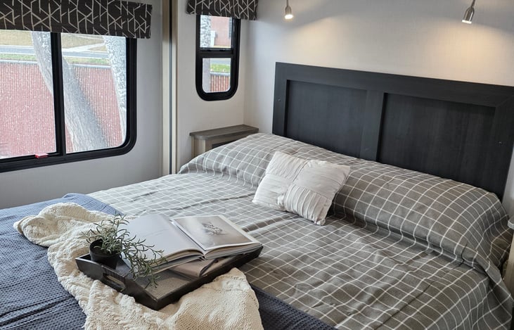 Bedroom area with queen bed