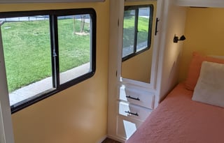 Lady Sol, Spacious Remodeled Winnebago