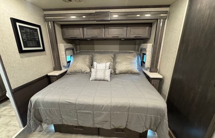 Primary Suite - Bedroom