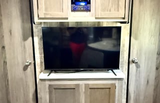 sleeps 9 + fully furnished