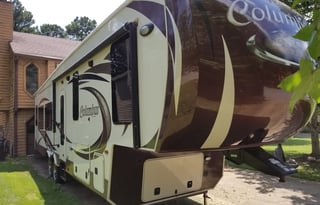 2015 Palomino Columbus - 4 Slides!!