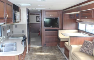 2014 Fleetwood Bounder 34b