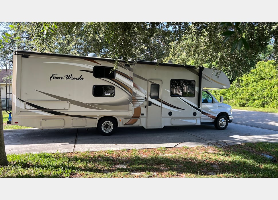 Class C Motor Home rentals in Gibsonton