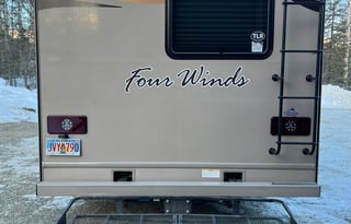 "Lucy" 2014 Thor Motor Coach Four Winds 26A