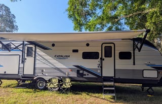 "Adventure Awaits: Cozy & Fun RV Rental!"